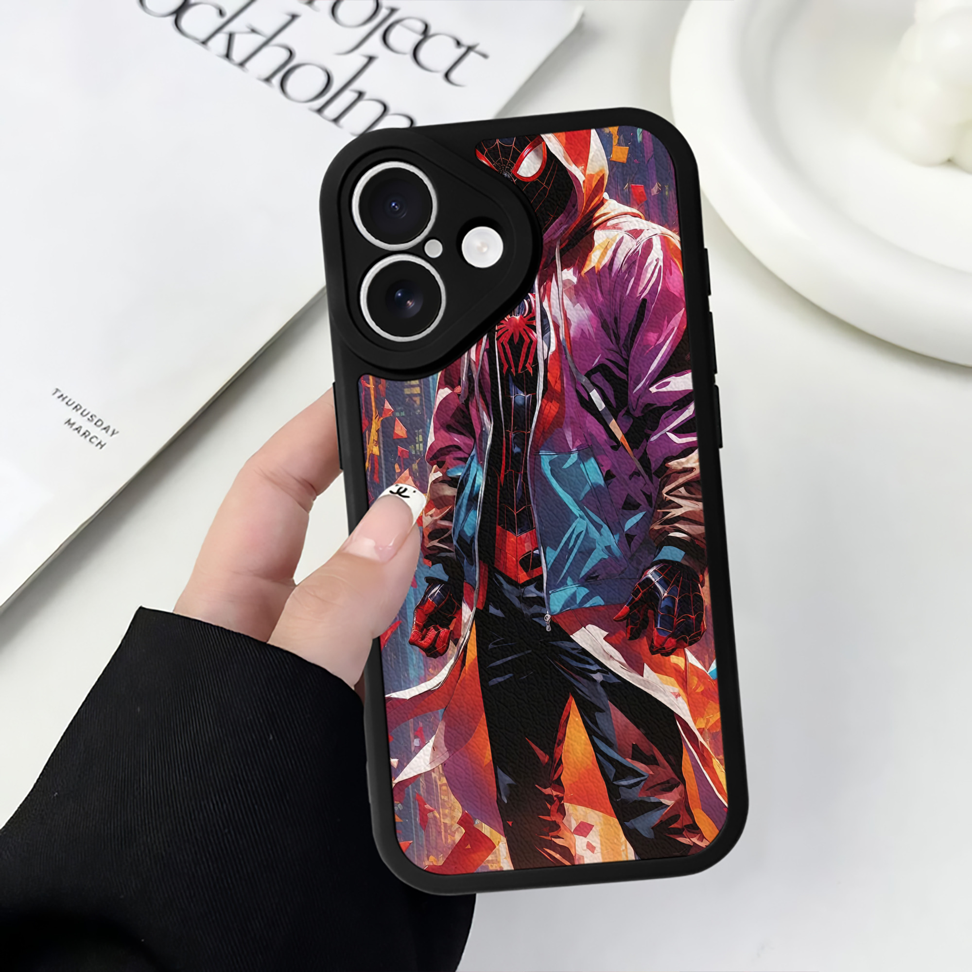 （画像用） Spider Man スパイダーマン 【iPhone 16シリーズ対応】シリコンスマホケース（レザー調） 材質：シリコン